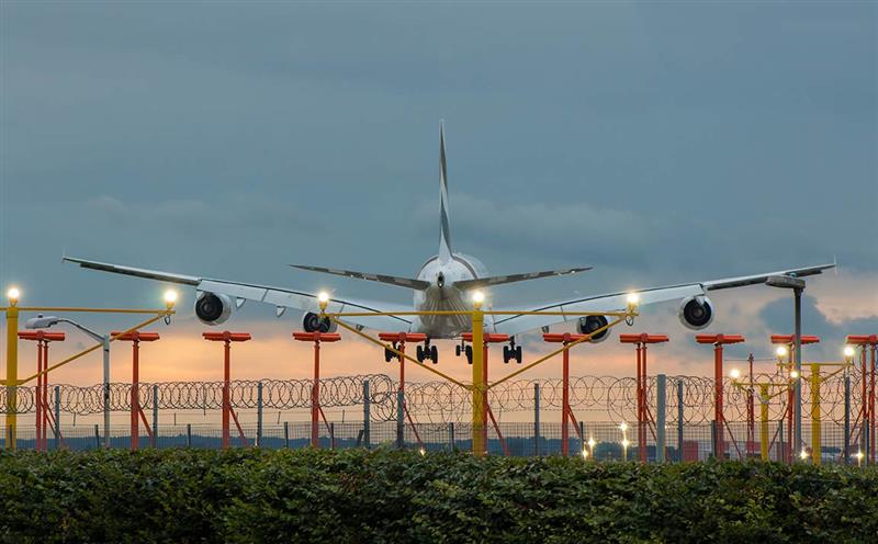 Heathrow plane landing