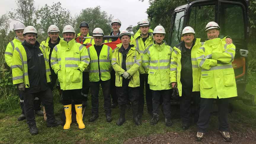 Power workers lend a hand in Bookham